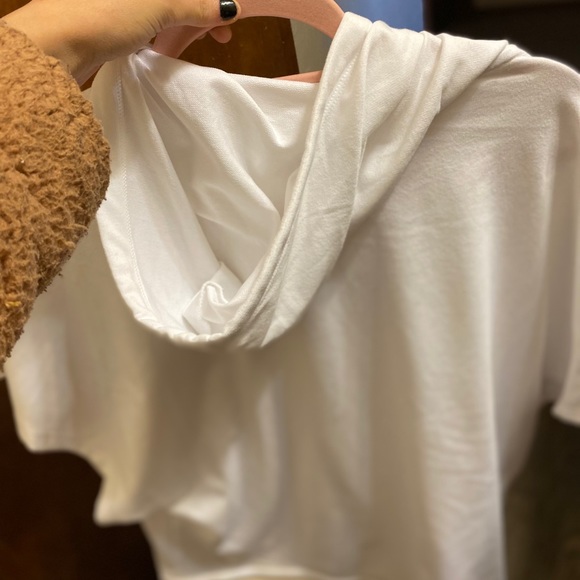 White pullover - Picture 3 of 3